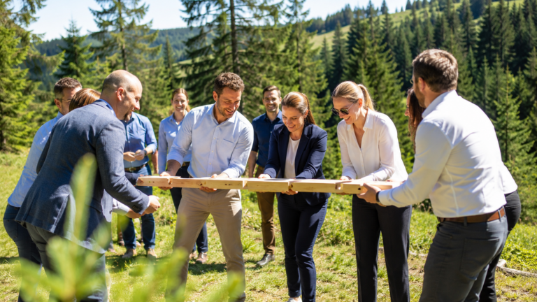 Betriebsausflug Baden-Württemberg: Ideen, Kosten und Planung 7 Team beim Betriebsausflug im Schwarzwald – gemeinsame Outdoor-Aktivität in Baden-Württemberg
